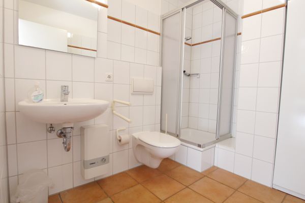 Achtern Diek Haus 12b Wohnung 2 Zingst - Badezimmer