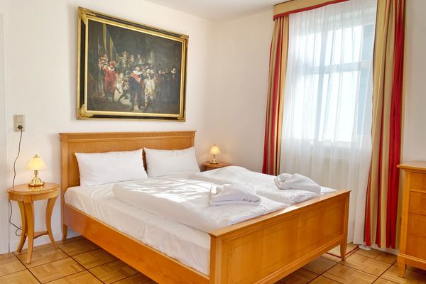 Schlafzimmer 1