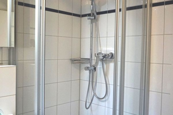 Achtern Diek Haus 15a Wohnung 4 Zingst - Badezimmer