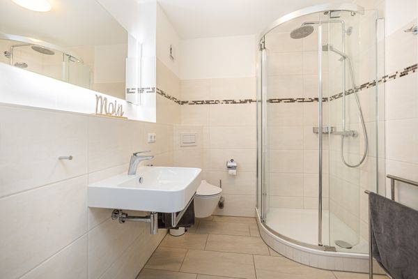 Achtern Diek Haus 2b Zingst - Badezimmer