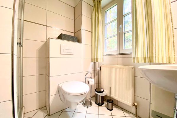 Achtern Diek Haus 6 Wohnung 4 Zingst - Badezimmer