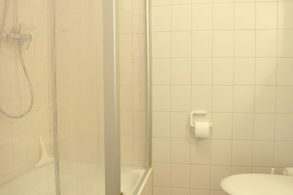 Achtern Diek Haus 7 Wohnung 7 Zingst - Badezimmer