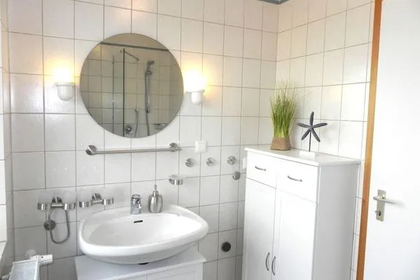 Badezimmer in der Ferienwohnung Jessen´s Wattblick in Wittdün auf Amrum  Ferienwohnung *Jessen´s Wattblick*
