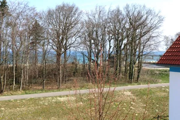Blick vom Balkon auf die Deichpromenade Residenz am Strand Wohnung 1-17
