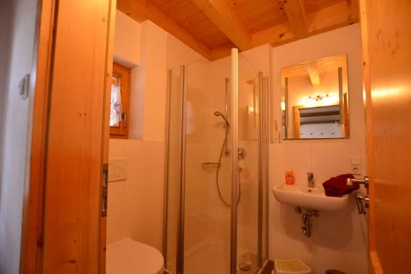 Badezimmer Erdgeschoss  Alpenliebe - Feriendorf Via Claudia Haus 58