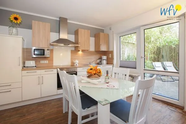 Küche / Küchenzeile Villa van Harten Ferienwohnung "Dollart-Prinzessin"