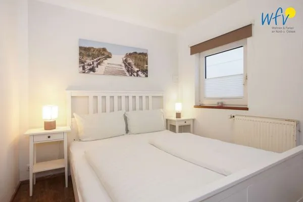 Schlafzimmer Villa van Harten Ferienwohnung "Dollart-Prinzessin"