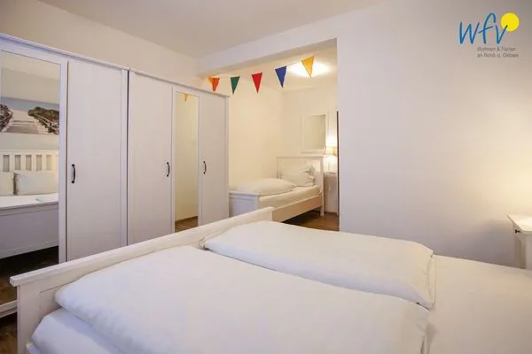 Schlafzimmer Villa van Harten Ferienwohnung "Dollart-Prinzessin"