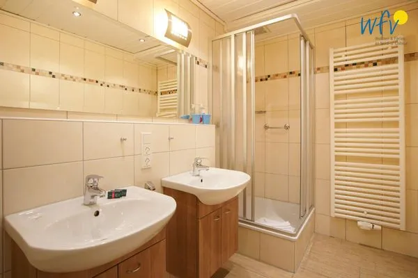 Badezimmer Villa van Harten Ferienwohnung "Dollart-Prinzessin"