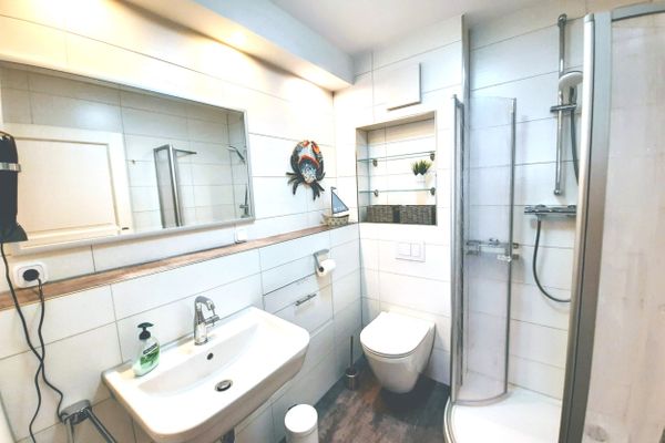  Birkenstraße 11a Wohnung 1 Zingst - Badezimmer