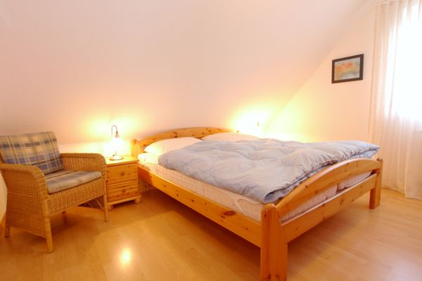  Hoppenberg 7 Wohnung DG links Zingst - Schlafzimmer