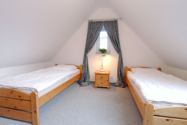  Hoppenberg 7 Wohnung DG links Zingst - Schlafzimmer