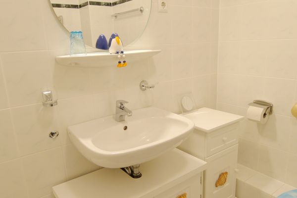  Jordanstrasse 23 Wohnung unten links Zingst - Badezimmer