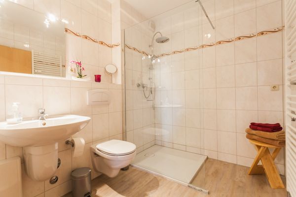  Lindenstraße 43 Wohnung 2 Zingst - Badezimmer