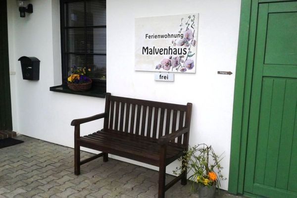  Ferienwohnung Malvenhaus Zingst - Fassade / Eingang