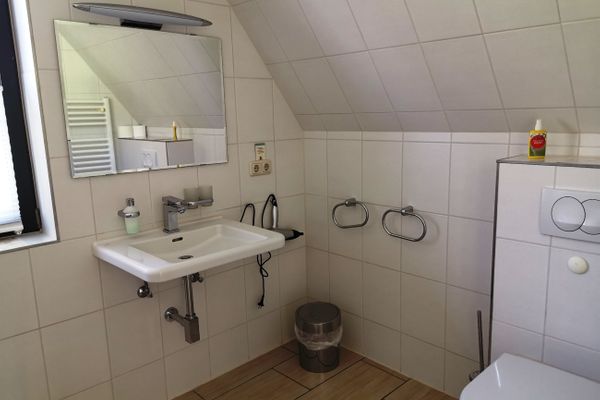  Ferienwohnung Malvenhaus Zingst - Badezimmer