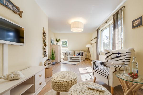  Strandwiese 12 Haus Strandgut Zingst - Wohnzimmer