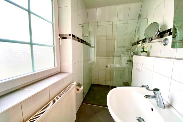  Mine-Heimat-Weg 18  Haus Dünenfee Zingst - Badezimmer