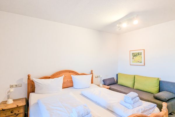  Ferienwohnung Eichhorn Ferienwohnungen in Schwangau - Schlafzimmer