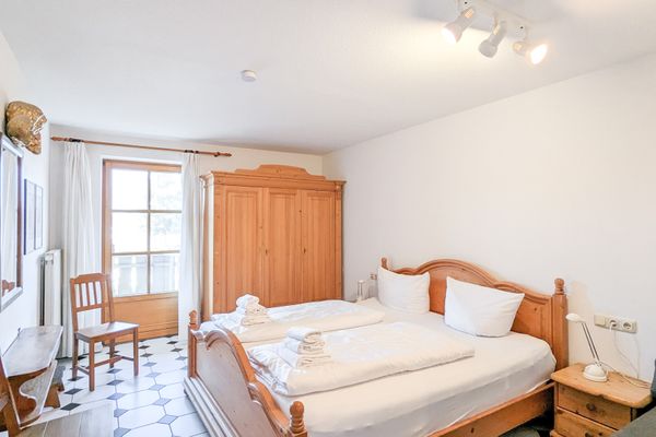  Ferienwohnung Eichhorn Ferienwohnungen in Schwangau - Schlafzimmer