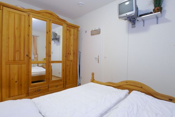  Neue Reihe 17 Wohnung 4 Zingst - Schlafzimmer