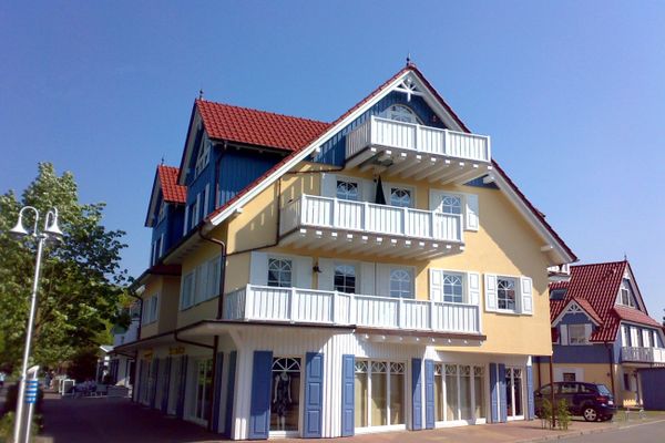  Fritz-Reuter-Straße Wohnung Sonnenuhr Zingst - Fassade / Eingang