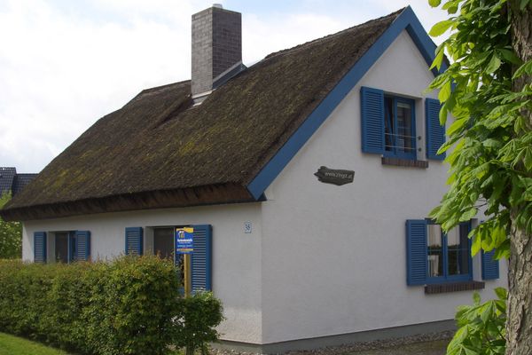  Rosenberg 38 Uriges Reetdachhaus Zingst - Hauptansicht