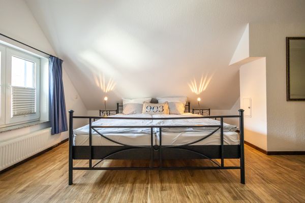  Rosenberg 38 Uriges Reetdachhaus Zingst - Schlafzimmer