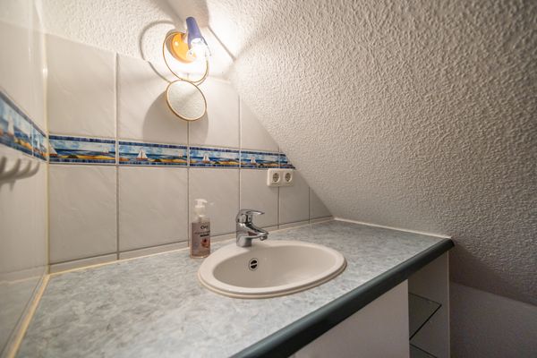 Rosenberg 38 Uriges Reetdachhaus Zingst - Badezimmer