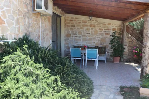 Terrace  Vangelis-Triopetra