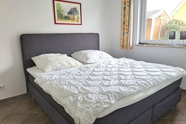  Zur Wellenwiese 22  Wohnung Sanderling Zingst - Schlafzimmer