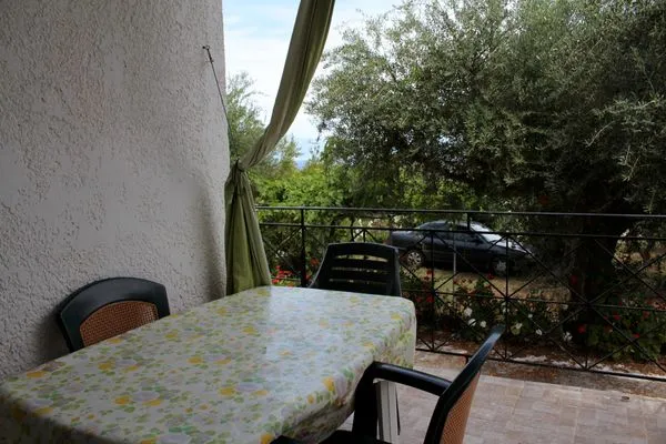 Terrace  Spourgitis 3a