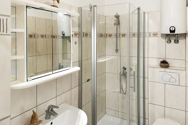 Badezimmer in der Ferienwohnung Wattenmeer in Wittdün auf Amrum Haus Diana Ferienwohnung „Wattenmeer"