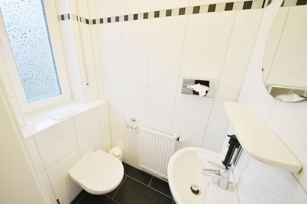  Ferienwohnung Mittelpunkt - Haus Mittelpunkt Wangerooge - Badezimmer