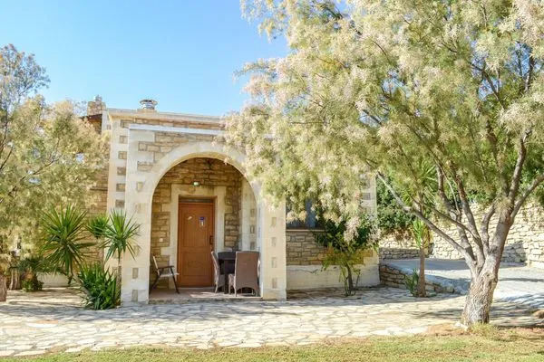 Facade / entrance  Petra-Mare 1