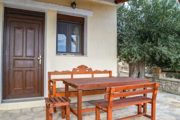 Facade / entrance  Petra Mare Babis