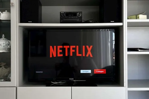 TV mit Streaming-Anbieter (Netflix, Disney+) Juist Zauber - Haus 3 Ferienwohnung Lampe