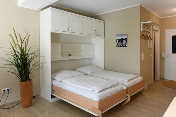 Wohnraum mit Schrankbett Haus Bahnhofstraße 11a Ferienwohnung 7