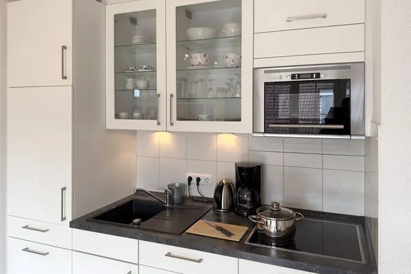 Küchenzeile der Ferienwohnung Südspitze 18/6 Meerblick in Wittdün auf Amrum Haus *Südspitze 18* Ferienwohnung Südspitze 18/6 - Meerblick