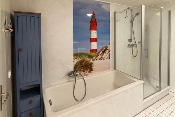 Badezimmer der Ferienwohnung "Willkommen bei den Hartmanns" in Wittdün auf Amrum Haus Nordenlicht Ferienwohnung „Willkommen bei den Hartmanns"