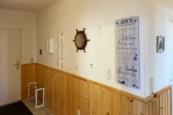 Korridor der Ferienwohnung "Willkommen bei den Hartmanns" in Wittdün auf Amrum Haus Nordenlicht Ferienwohnung „Willkommen bei den Hartmanns"