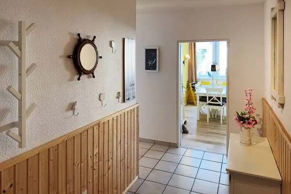 Korridor der Ferienwohnung "Willkommen bei den Hartmanns" in Wittdün auf Amrum Haus Nordenlicht Ferienwohnung „Willkommen bei den Hartmanns"