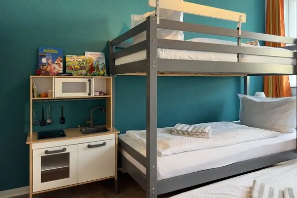 Kinderschlafzimmer der Ferienwohnung "Willkommen bei den Hartmanns" in Wittdün auf Amrum Haus Nordenlicht Ferienwohnung „Willkommen bei den Hartmanns"