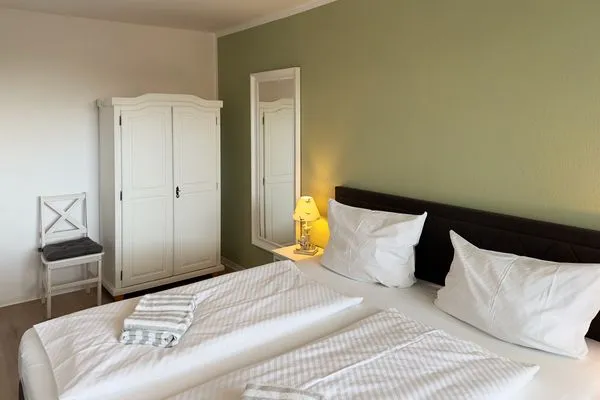 Schlafzimmer 2 der Ferienwohnung "Willkommen bei den Hartmanns" in Wittdün auf Amrum Haus Nordenlicht Ferienwohnung „Willkommen bei den Hartmanns"