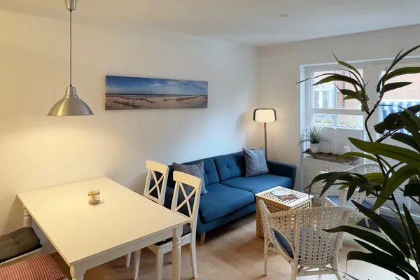 Essbereich im Wohnzimmer der Ferienwohnung Strandlöper in Wittdün auf Amrum Huus Heverknob Ferienwohnung *Strandlöper*