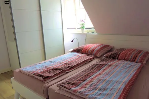 Schlafzimmer mit Doppelbett Neue Reihe Neue Reihe 28 - Wohnung Wolke 7