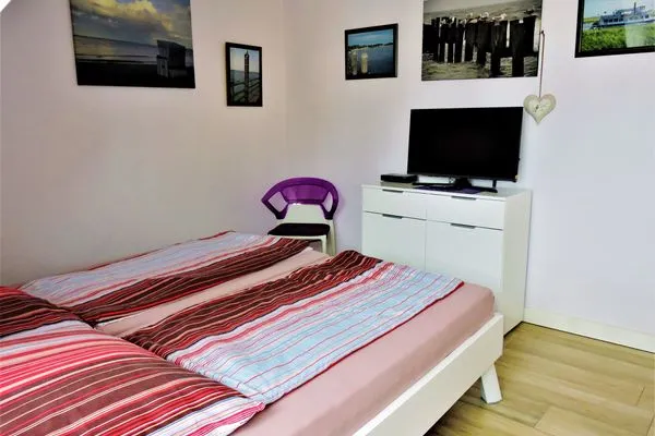 Schlafzimmer mit Doppelbett Neue Reihe Neue Reihe 28 - Wohnung Wolke 7