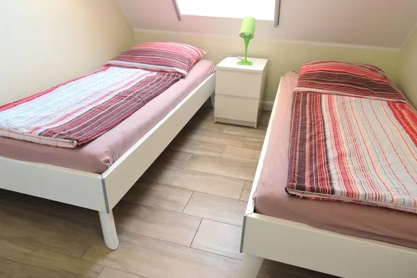Schlafzimmer mit zwei Einzelbetten Neue Reihe Neue Reihe 28 - Wohnung Wolke 7