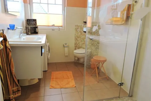 Badezimmer mit Dusche Neue Reihe Neue Reihe 28 - Wohnung Wolke 7