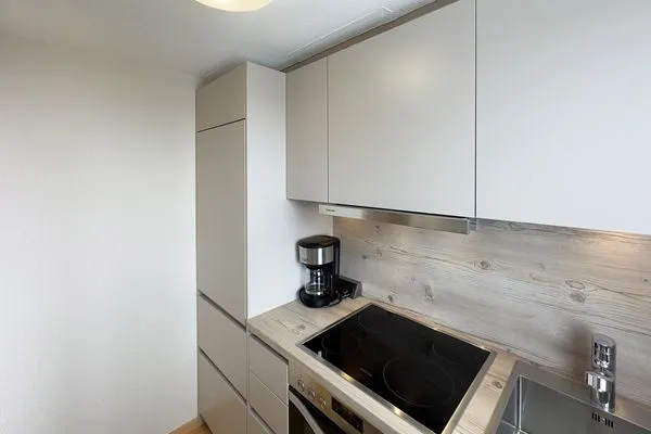 Küche in der Ferienwohnung Gaubenkieker des Hauses Südspitze 17 in Wittdün auf Amrum Haus *Südspitze 17* Ferienwohnung *Gaubenkieker*